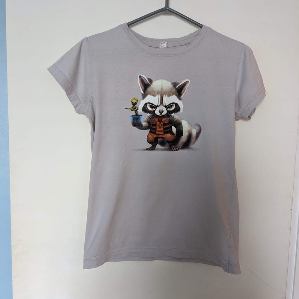 Guardians of the galaxy t-shirt, art done by silverfox. Size large